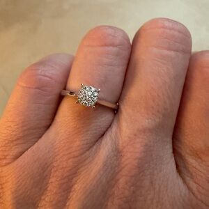 Elegant Gold Diamond Ring